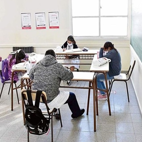 #ENTIEMPOREAL |  #ClasesPresenciales "En general el sistema está funcionando, no hay escuelas que estén estalladas de contagios" // @MarianaContar dialogó con Sergio Romero (Secretario General de UDA)