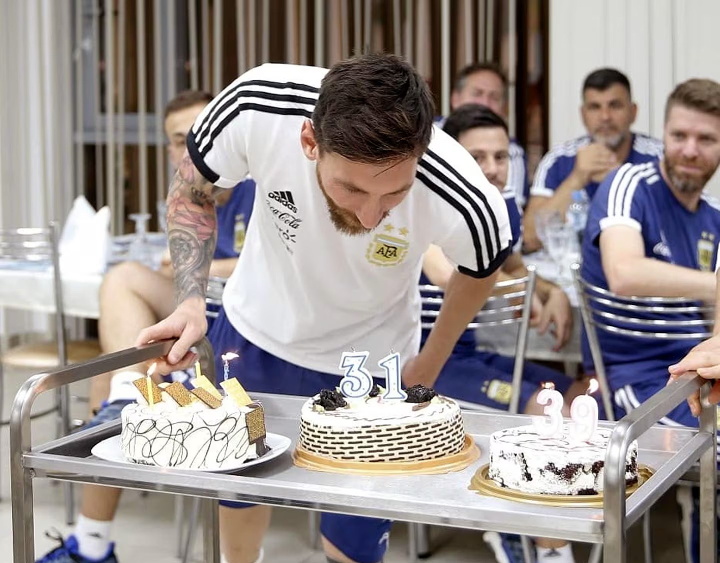 lionel messi celebro su cumpleanos 31 en la concentracion de la seleccion argentina en el mundial de rusia 2018 foto efe P7KBY5DEKFD2FLIPZRZYOYL4SE