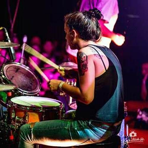 #AlosPalazos! | Camila Marinelli (Baterista Mustafunk): "Algunos me dicen, 'que bien tocás para ser mujer'"